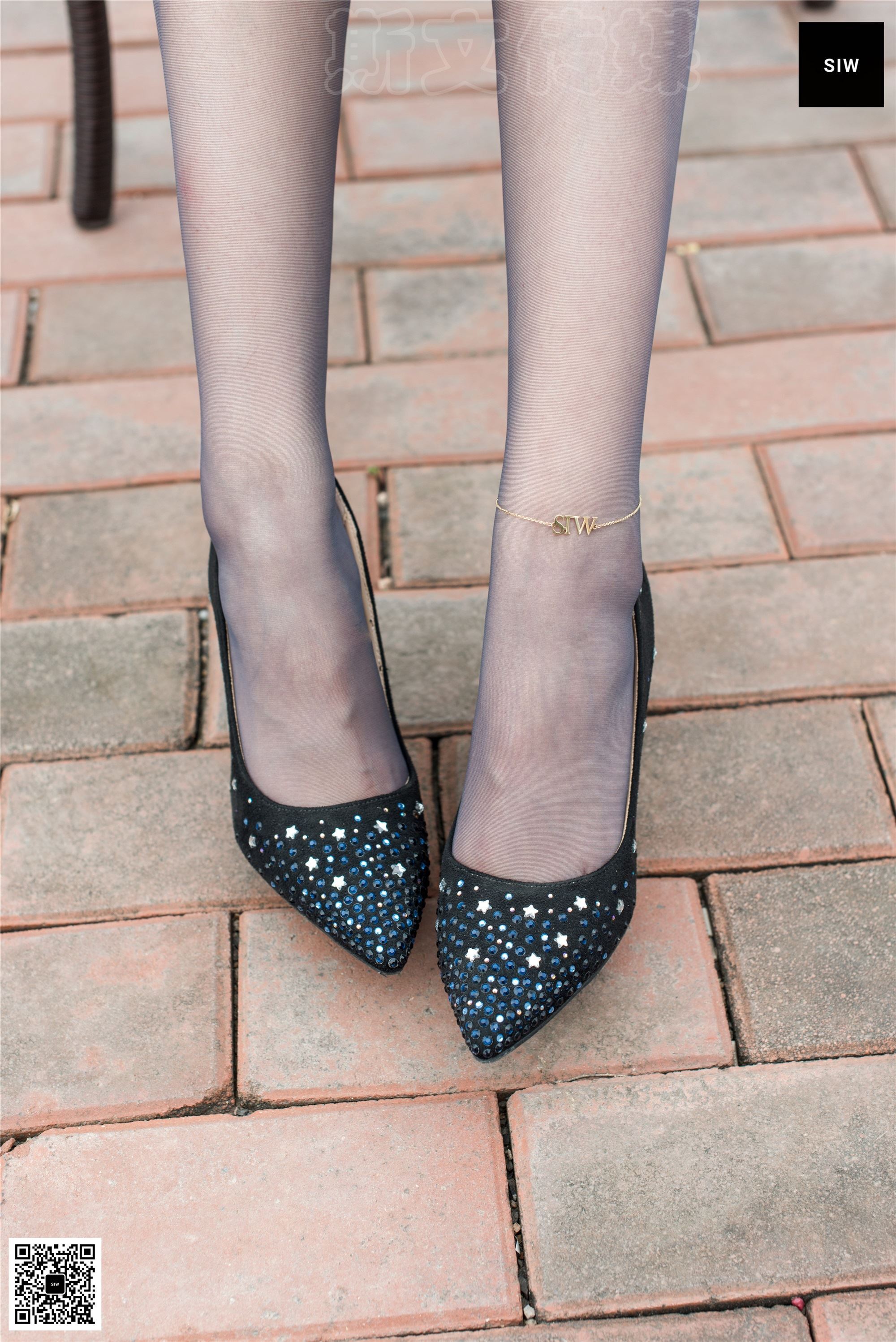 SIW斯文传媒 049 黑色薄纱长袖挂脖丝带连衣裙 - 甄真